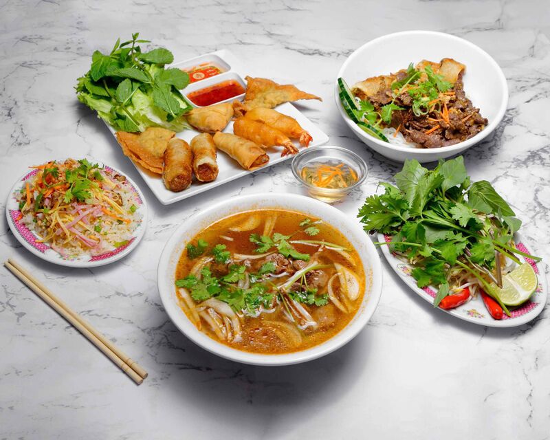 Retrouvez nos plats directement sur place, à emporter ou même en livraison via Uber Eat et Deliveroo !