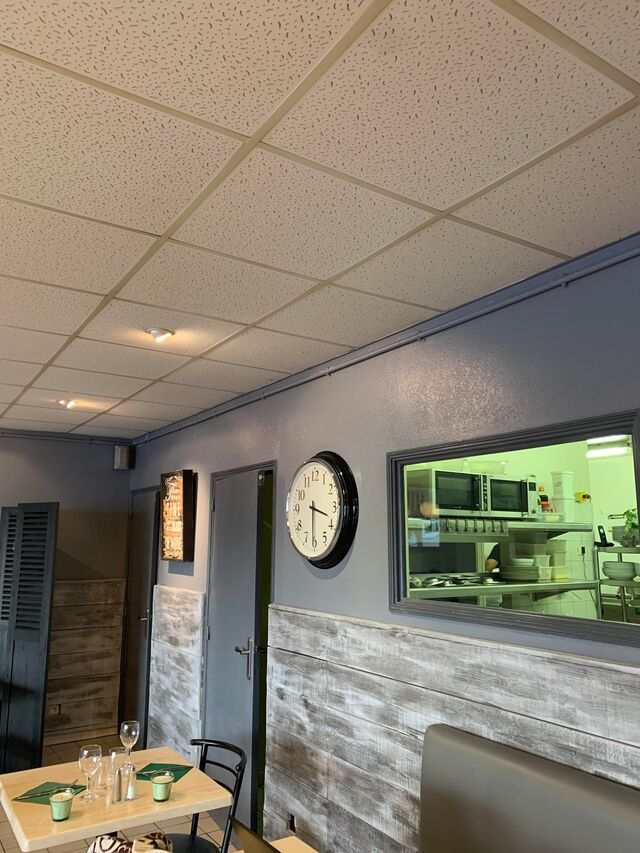 Espace cuisine et toilettes 