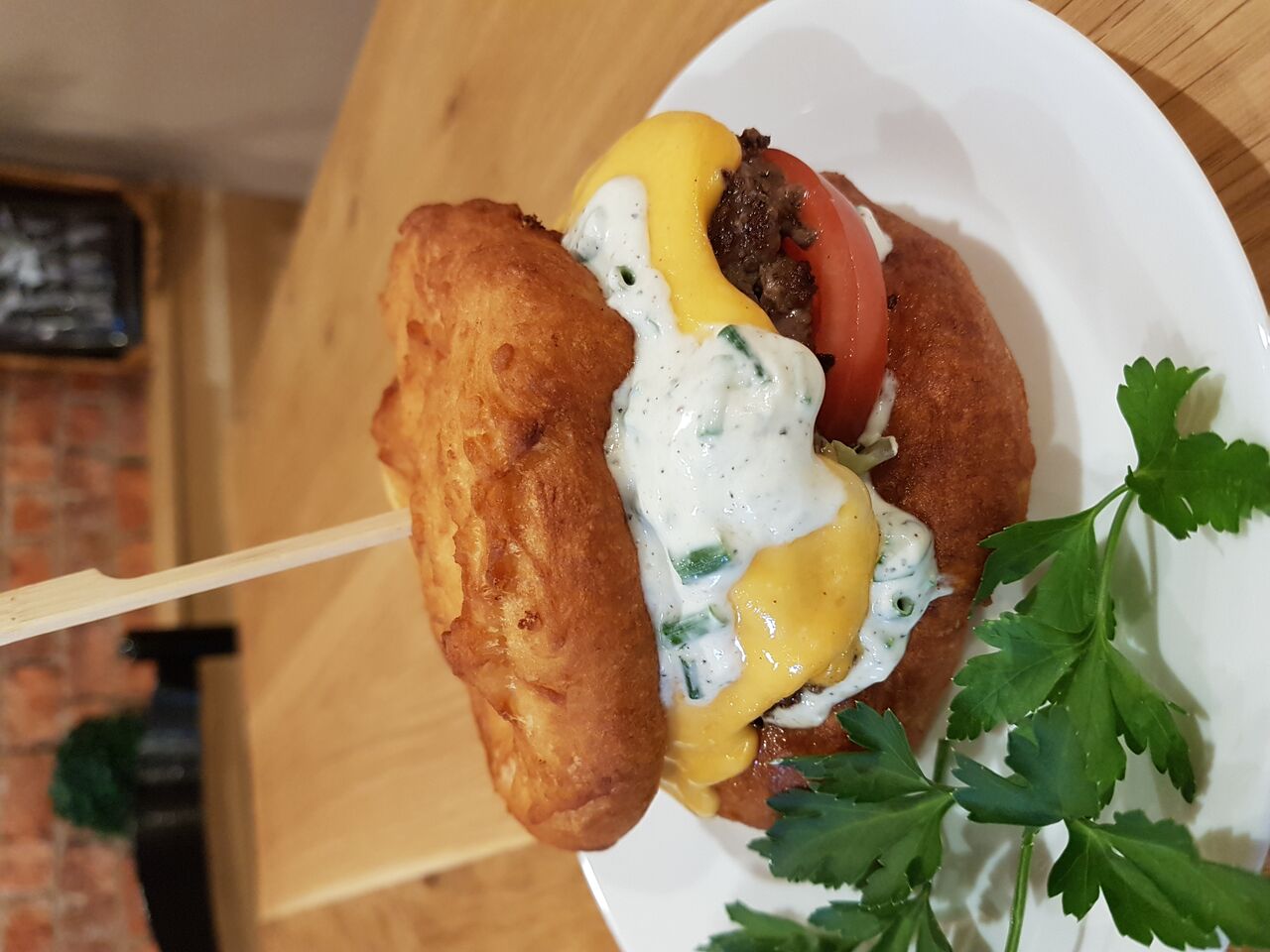 ?????NEU! ?????Langosch Burger 6,80
Sour Cream
