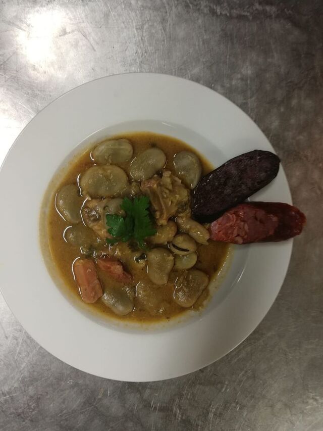 Favas guisadas com entrecosto