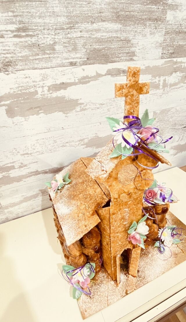 Église/chapelle en choux nougatine 