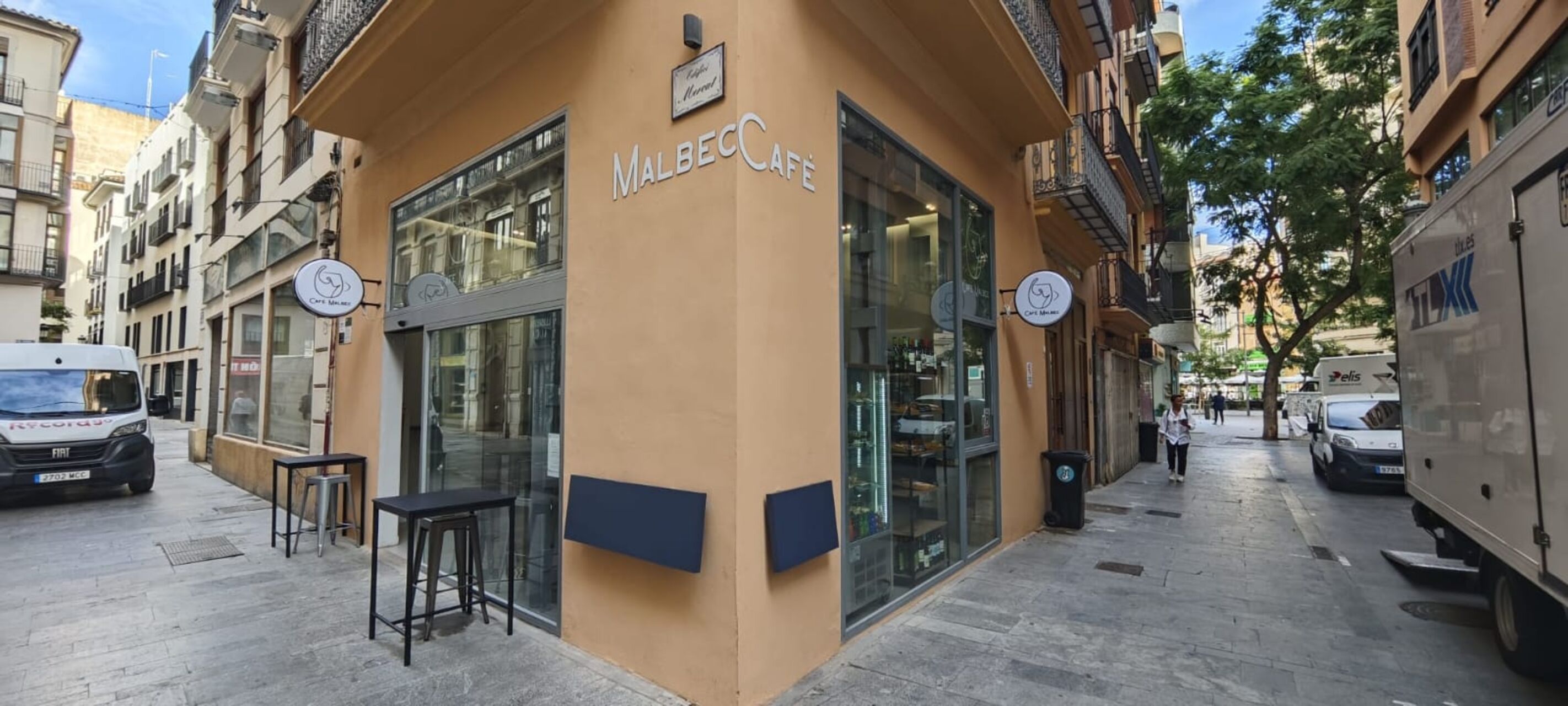 Cafe Malbec Mercat | Cafetería de especialidad | Pastelería argentina | Bar