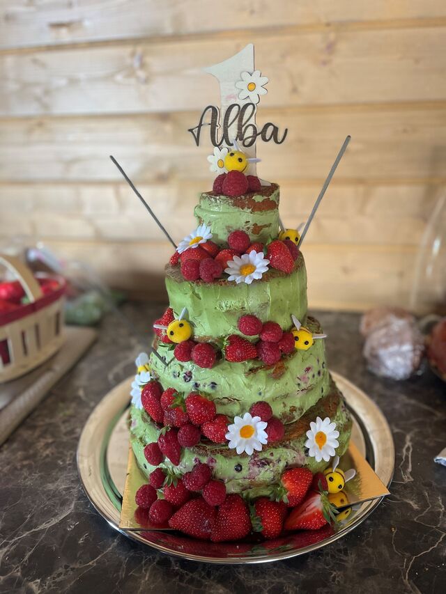 Naked cake pistache fruits rouges