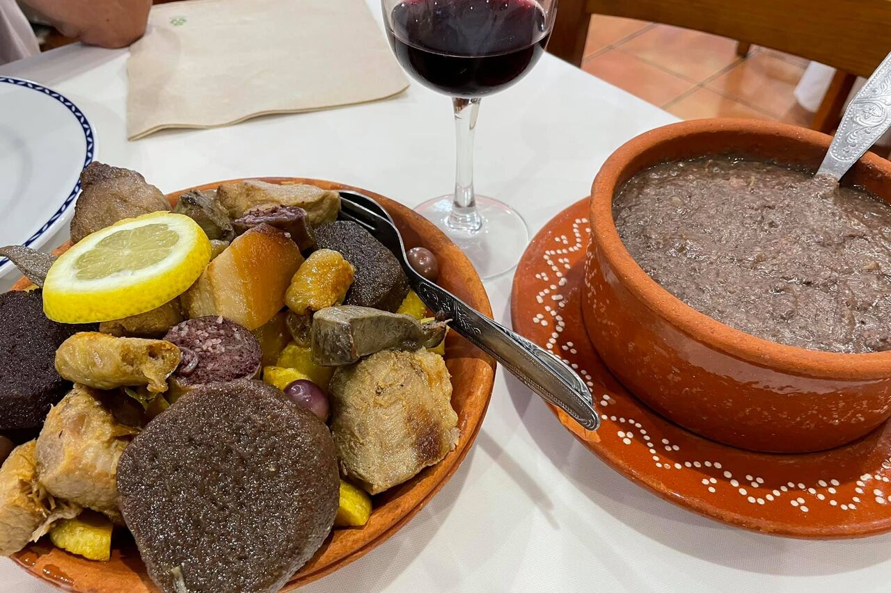 Rojões, Papas e Vinhão!