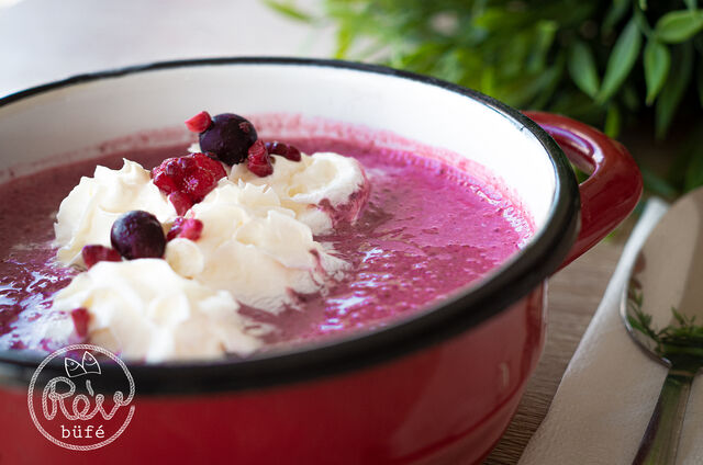 Hideg erdei gyümölcsleves