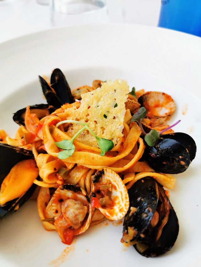 un des nombreux plats du menu dégustation présenté chaque midi en semaine ... Photo prise par une fidèle cliente