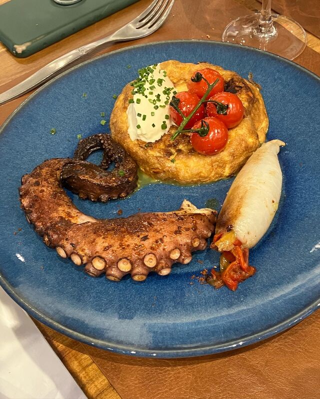 Poulpe, encornet et tortilla de patate douce