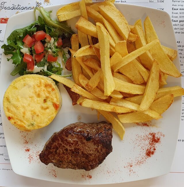Pavé de Boeuf, frites maison et flan de légumes