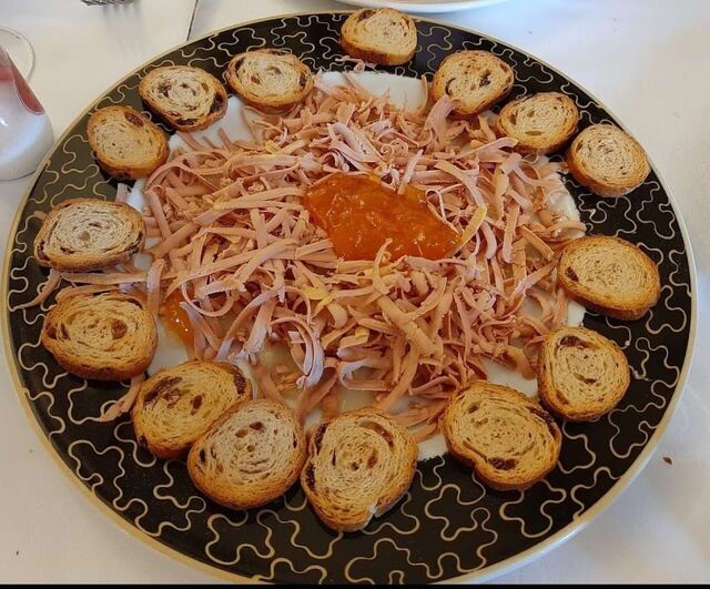 Carpaccio de pera con virutas de foie de pato