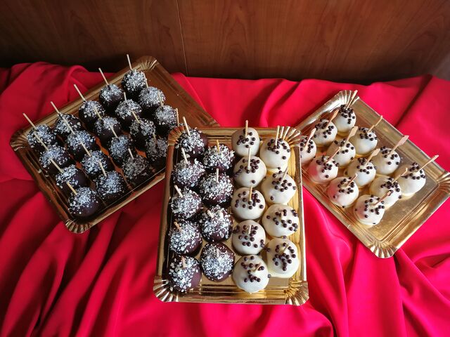 Pop Cakes .
De Chocolate o de Chocolate blanco.