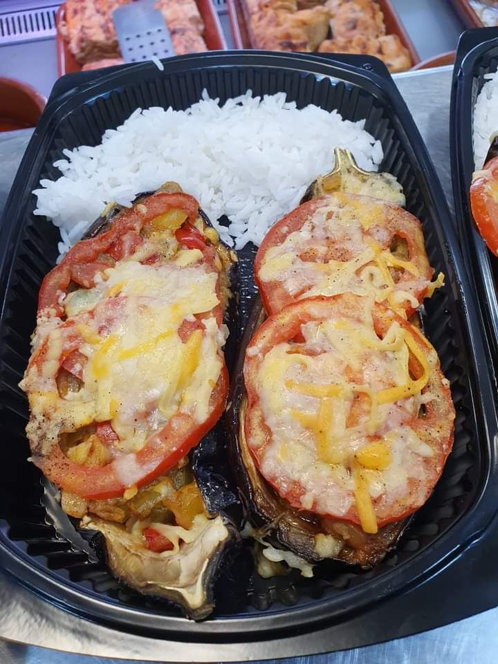 Berenjena vegetariana rellena de verduritas y con arroz