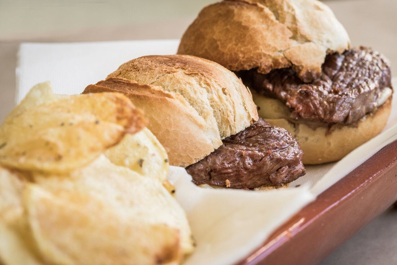 Preguinhos à Careca
C/ bife de Alcatra, quejo amanteigado e batatas Gourmet