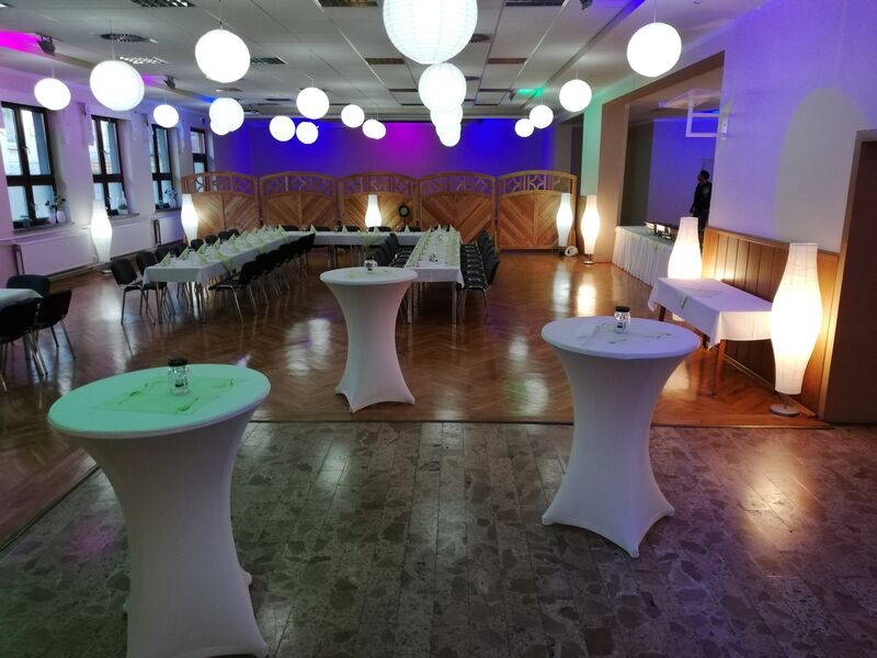 Jede Lampe kann individuell auf Ihren Farbwunsch eingestellt werden.