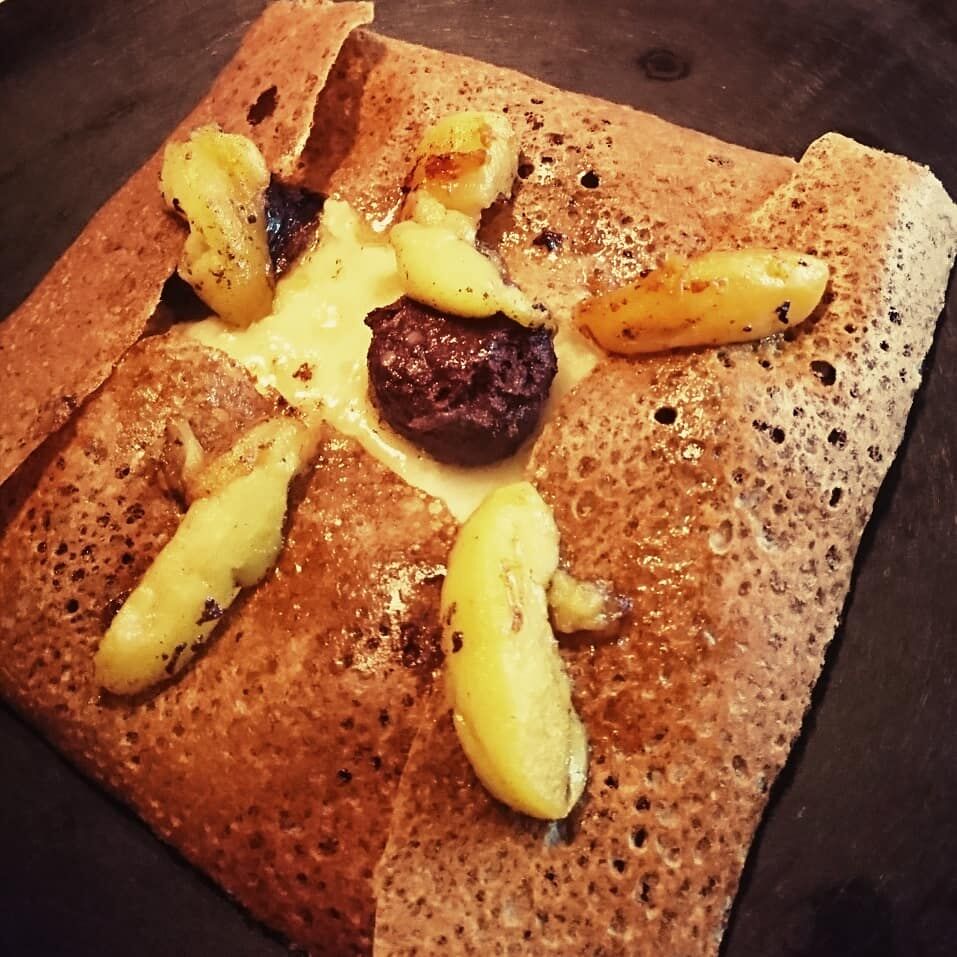 La Black pudding
Écrasé de pomme de terre, boudin noir, pommes
