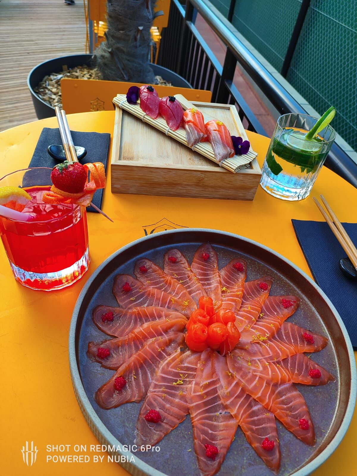 Cocktails and food nikkei - sushi bar 