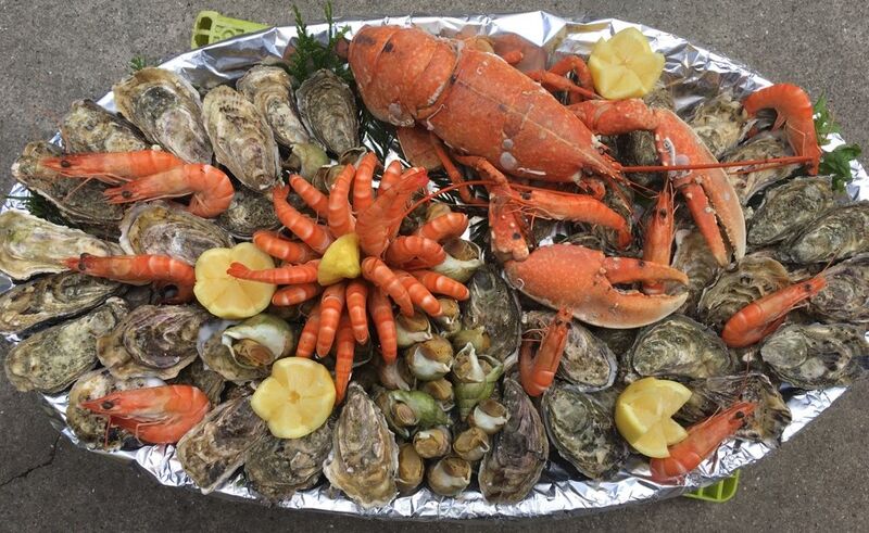 Huîtres et Langouste sur plateau. Uniquement sur commande.