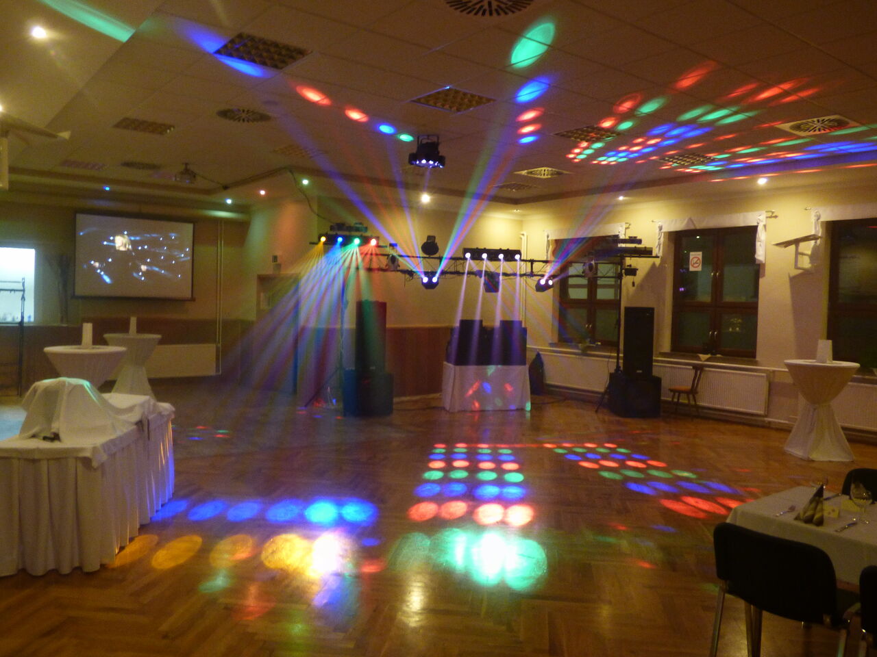 Wir organisieren auch gern die Musik für Ihre Feier, individuell nach Ihren Vorgaben und Wünschen angepasst.