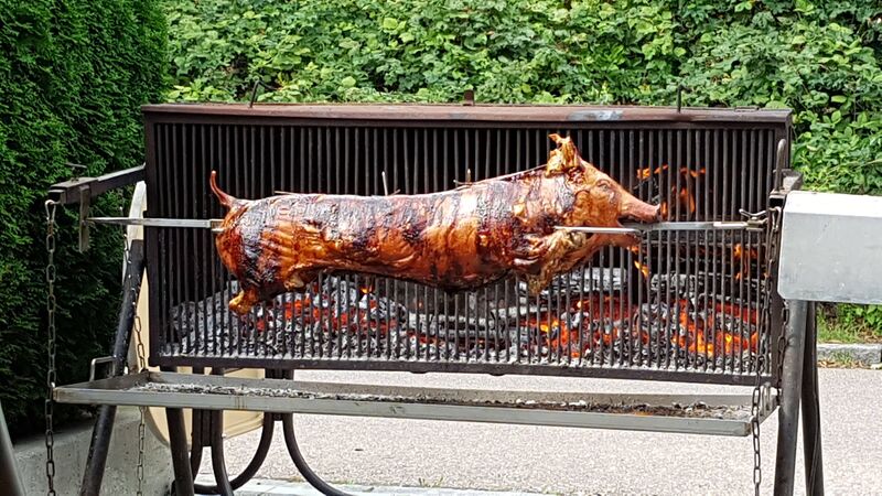 Spanferkel vom Holzkohlegrill