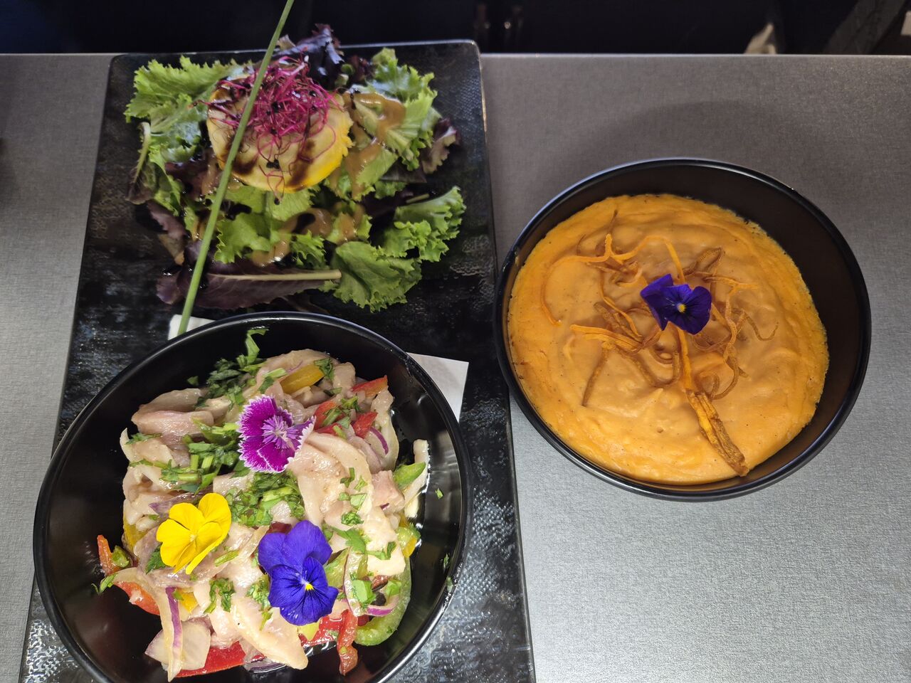 Ceviche d'espadon mariné aux agrumes et piment, purée de pommes de terre douces