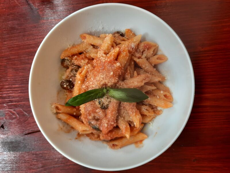 Tomates cerises, parmesan, mozza, basilic, ail 