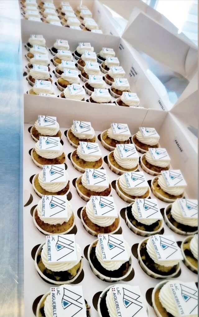 Mini cupcakes avec logo d'entreprise 