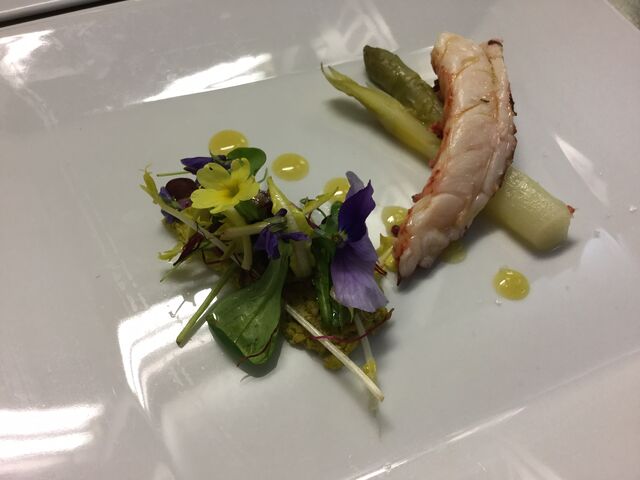 Homard bleu, asperge verte réduction au yuzu 