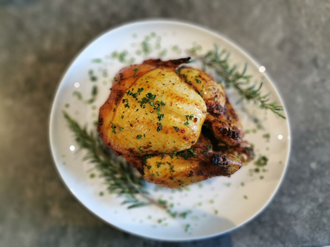 Poulet rôti au romarin.