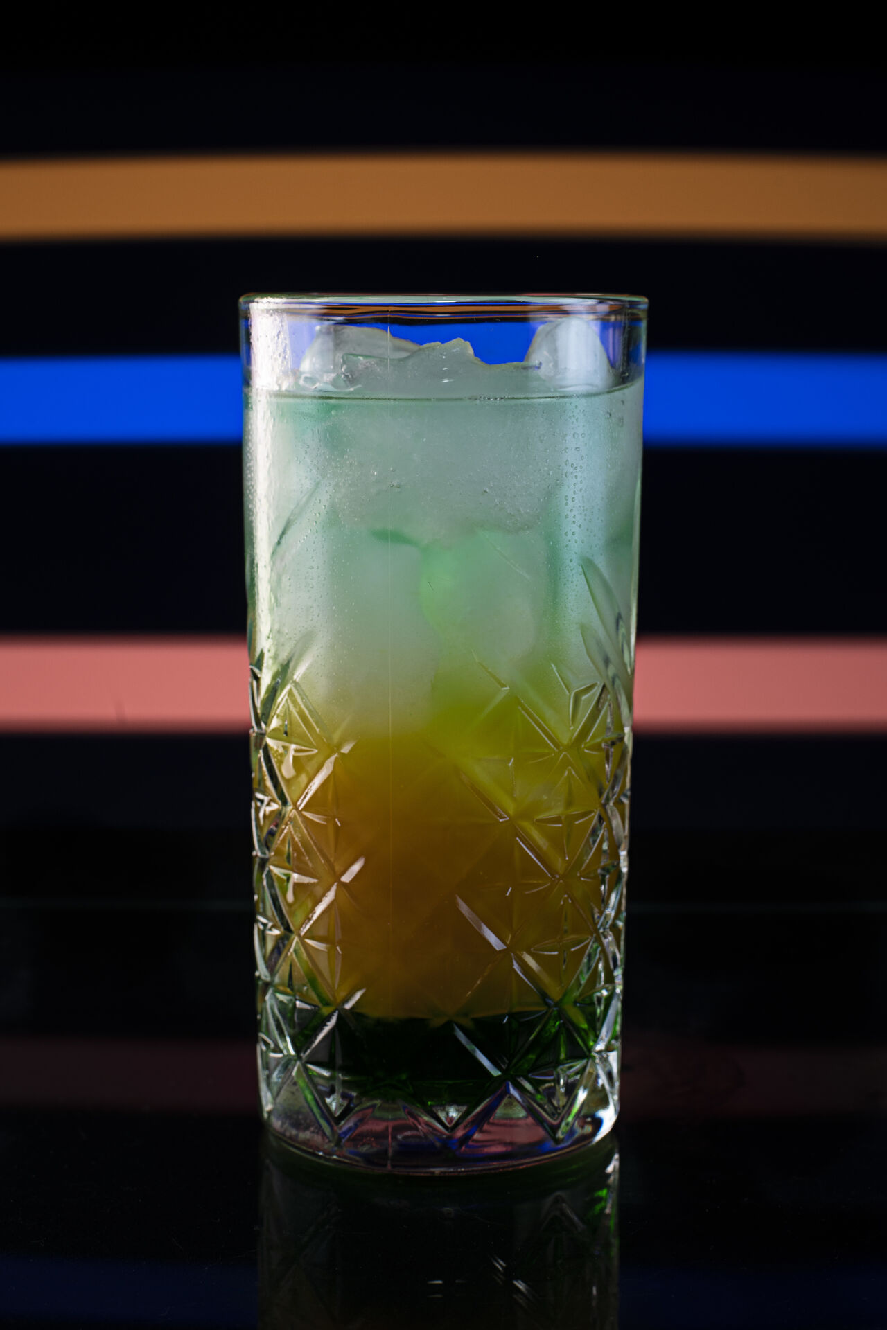 so fresh
ingrédients : pomme, get 31, fruits exotique, litchi, limonade, vodka, curaçao
Saveur : fruité
Catégorie : Création