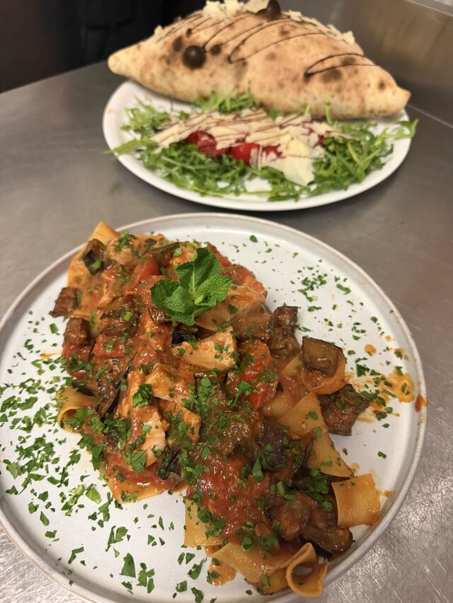 Spada e Melanzane und Calzone 