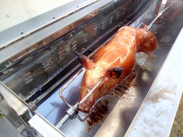 COCHON DE LAIT A LA ROTISSOIRE