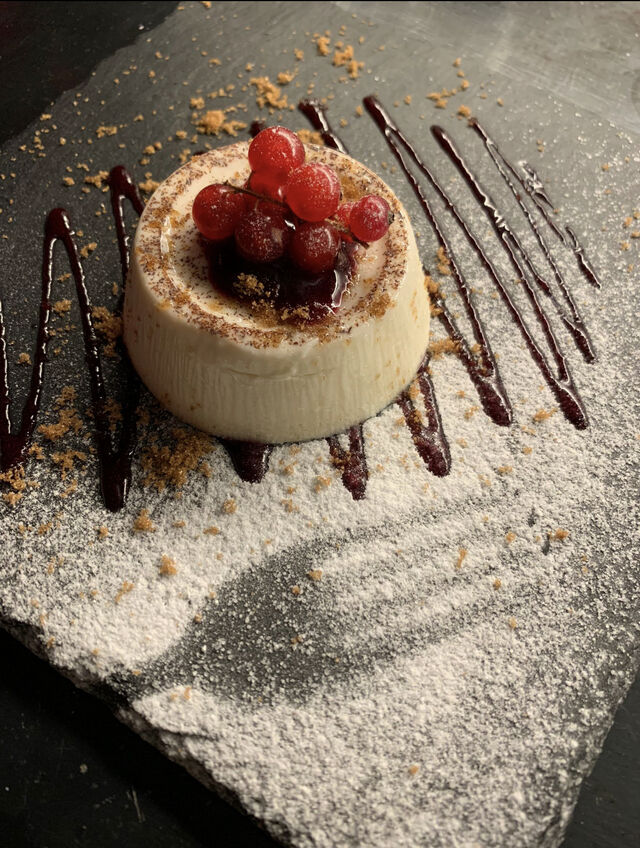 Panna cotta ai frutti di bosco.