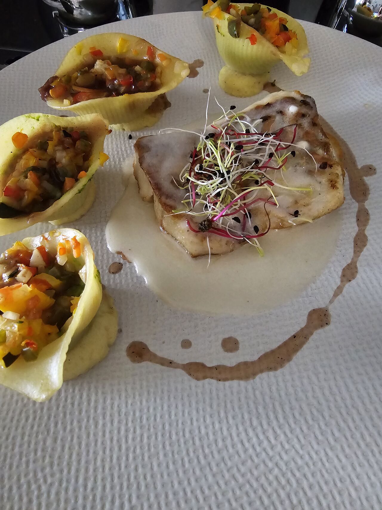 Le dos de lieu noir, conchiglioni aux petits légumes 