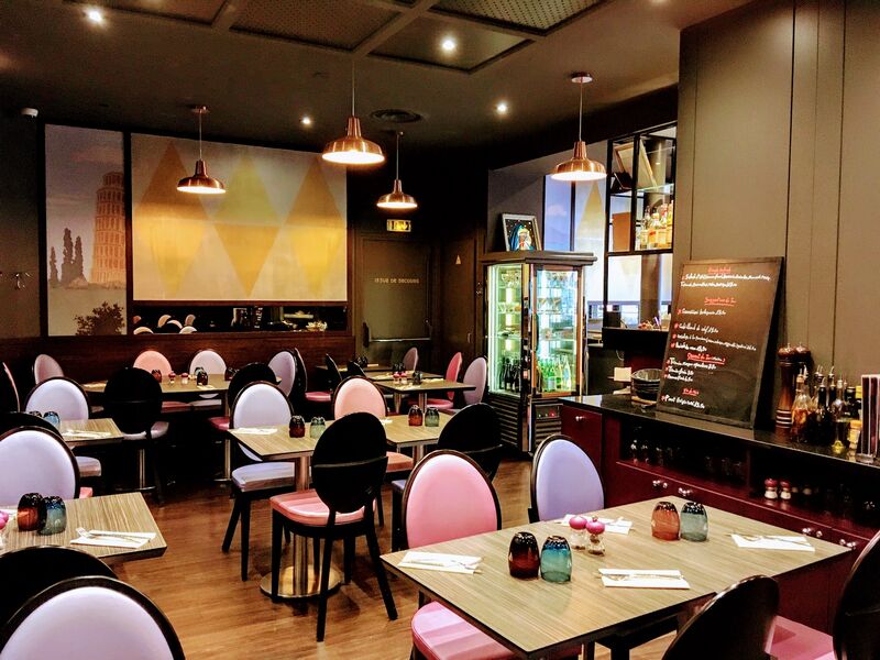 Notre salle du fond pour accueillir vos événements 