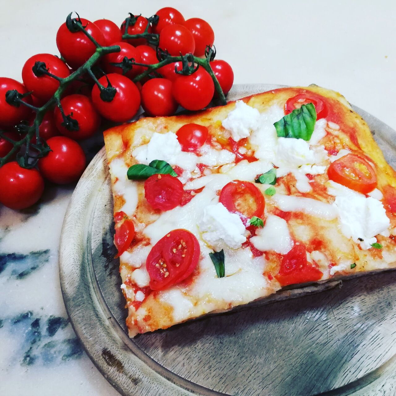 Pizza tomate cherry e Rico 