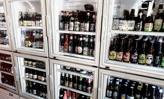 Les frigos du Bar, pour des bières à consommer sur place ou à emporter fraîches !