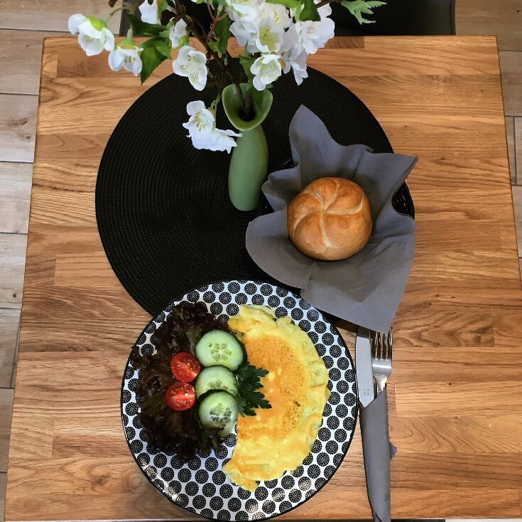 Omelette (klassisch/mit Käse/Champignons/Sucuk)