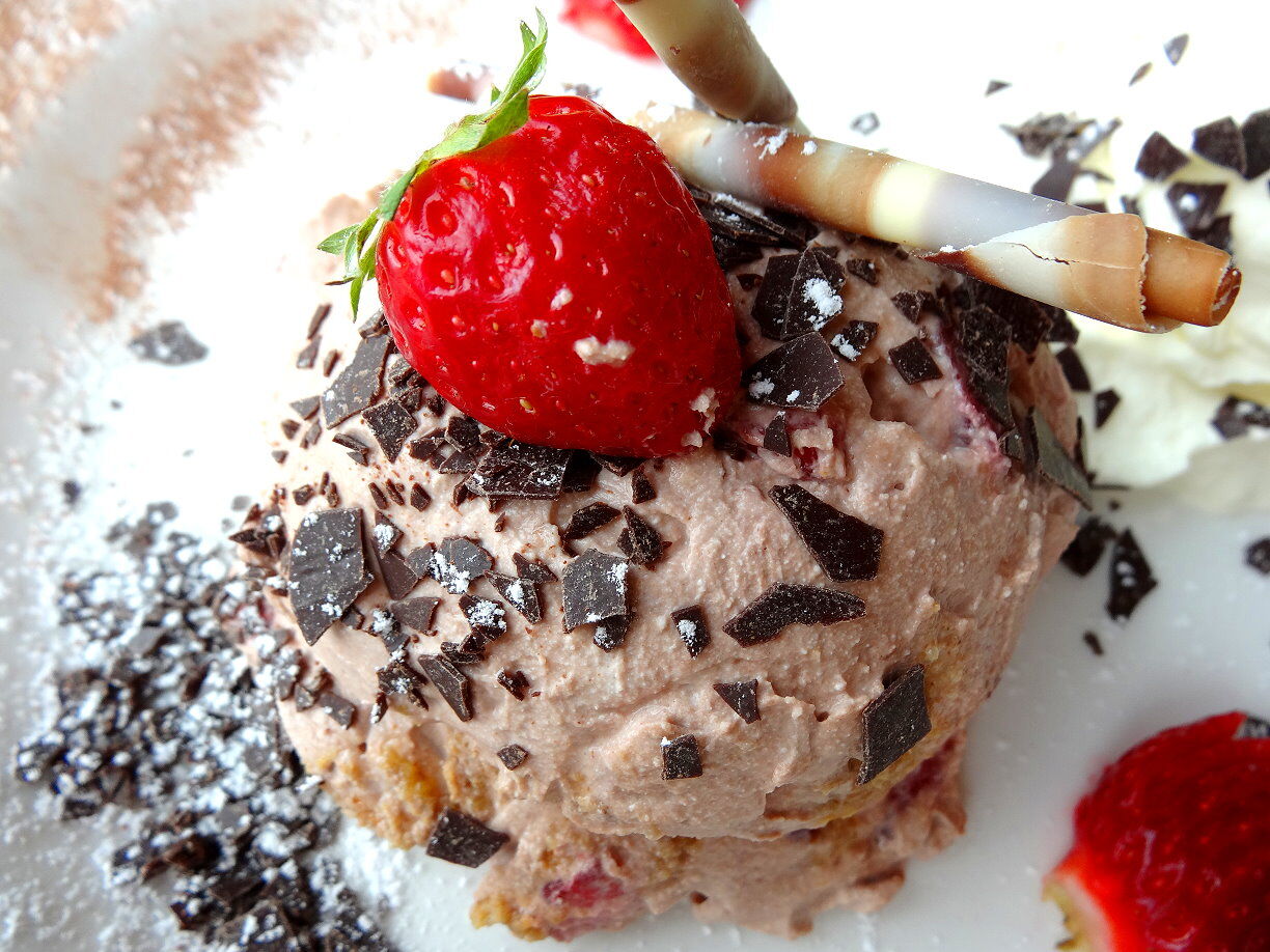 Köstliches, glutenfreies Erdbeer-Schoko-Tiramisu