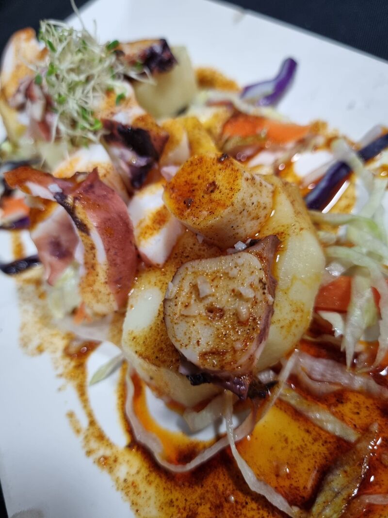 Medallones de patata con pulpo y aceite de pimentón