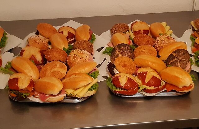 Auch ein Firmen Frühstück mit belegten Brötchen gehört zu unseren Aufgaben!