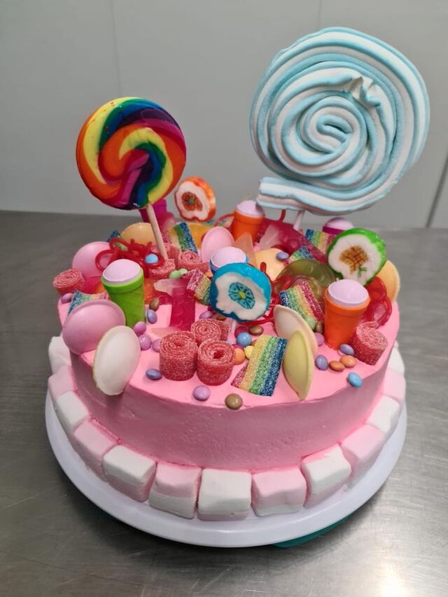 Biscuit taart met snoep 