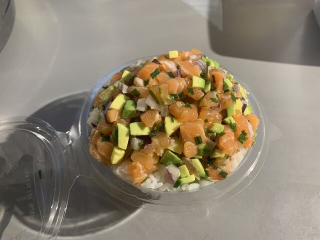Chirashi tartare de saumon avocat 9€
