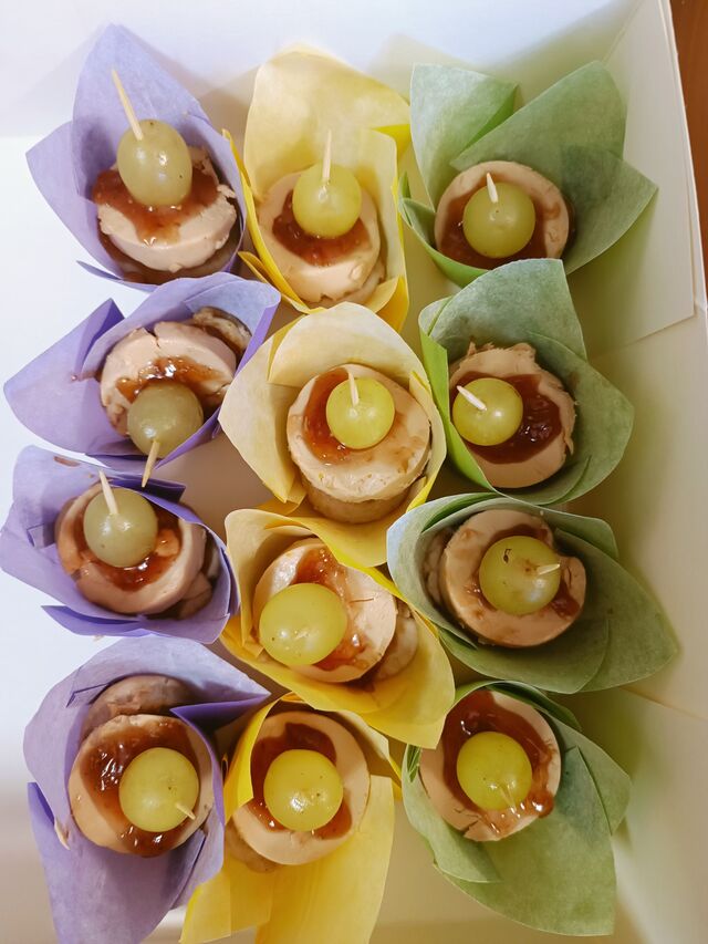 Minis brochettes foie gras figue et raisin blanc