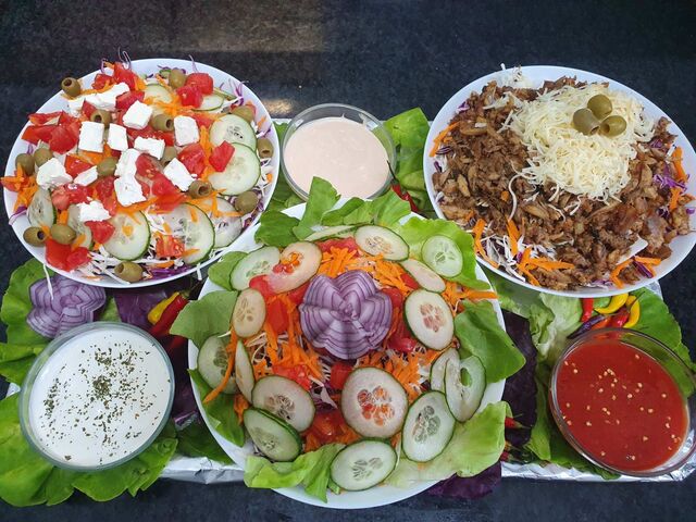 Saláta tál (friss zöldségekből) 6 fő
Fitt saláta (gyros hús) - görög saláta (oliva, feta) - vega saláta - zöldfűszeres öntet