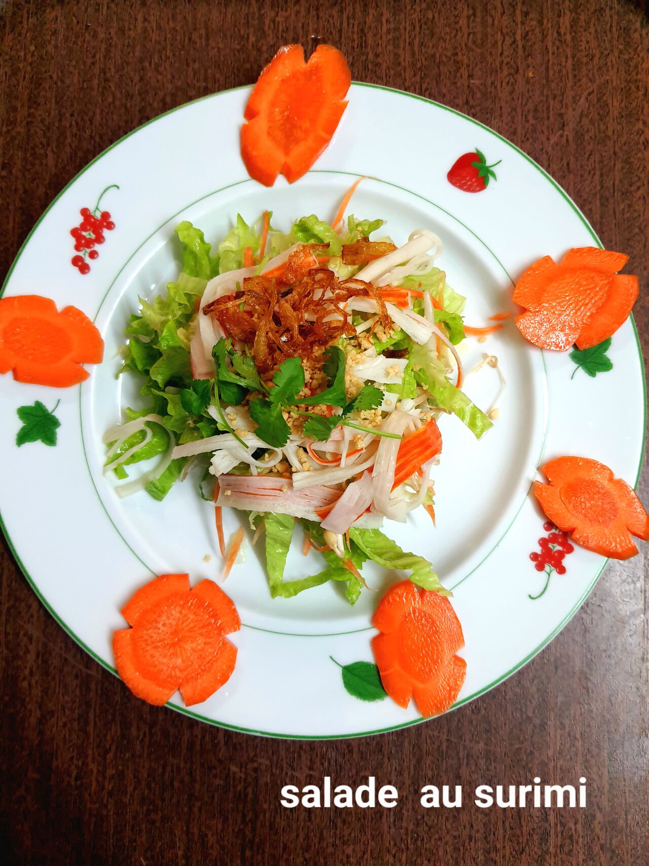 Salade au surimi. 