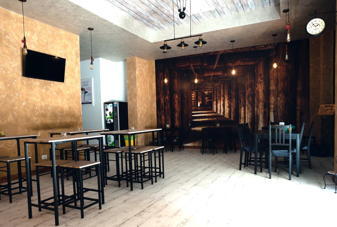 sala superiore con immagine tridimensionale dell'entrata di una vecchia miniera, originale, di effetto