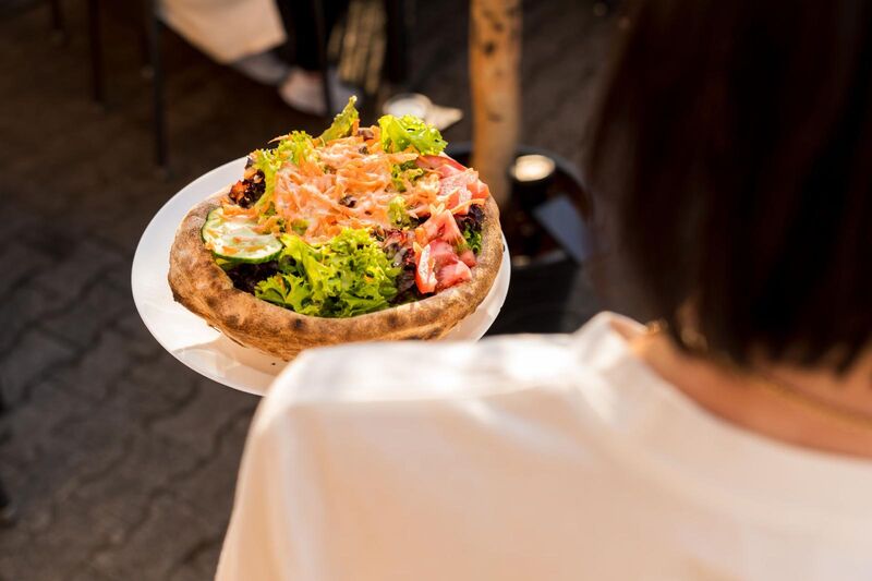 Salat im pizzabrot 