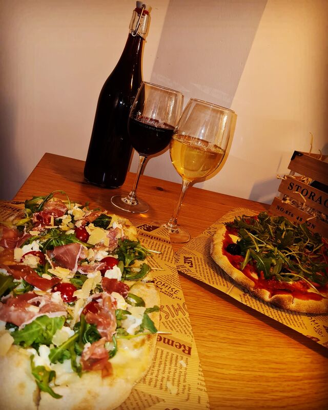 Wein und Pinsa - die perfekte Kombination!