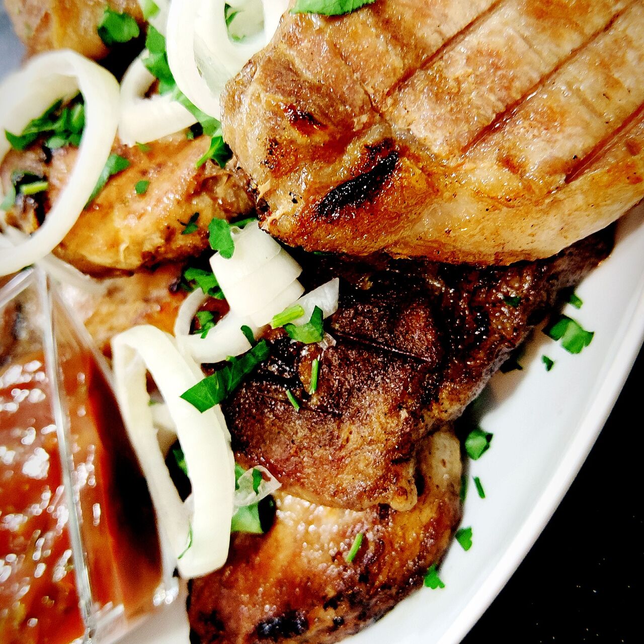 Наш стейк із свинини - хороший вибір ситного обіду.