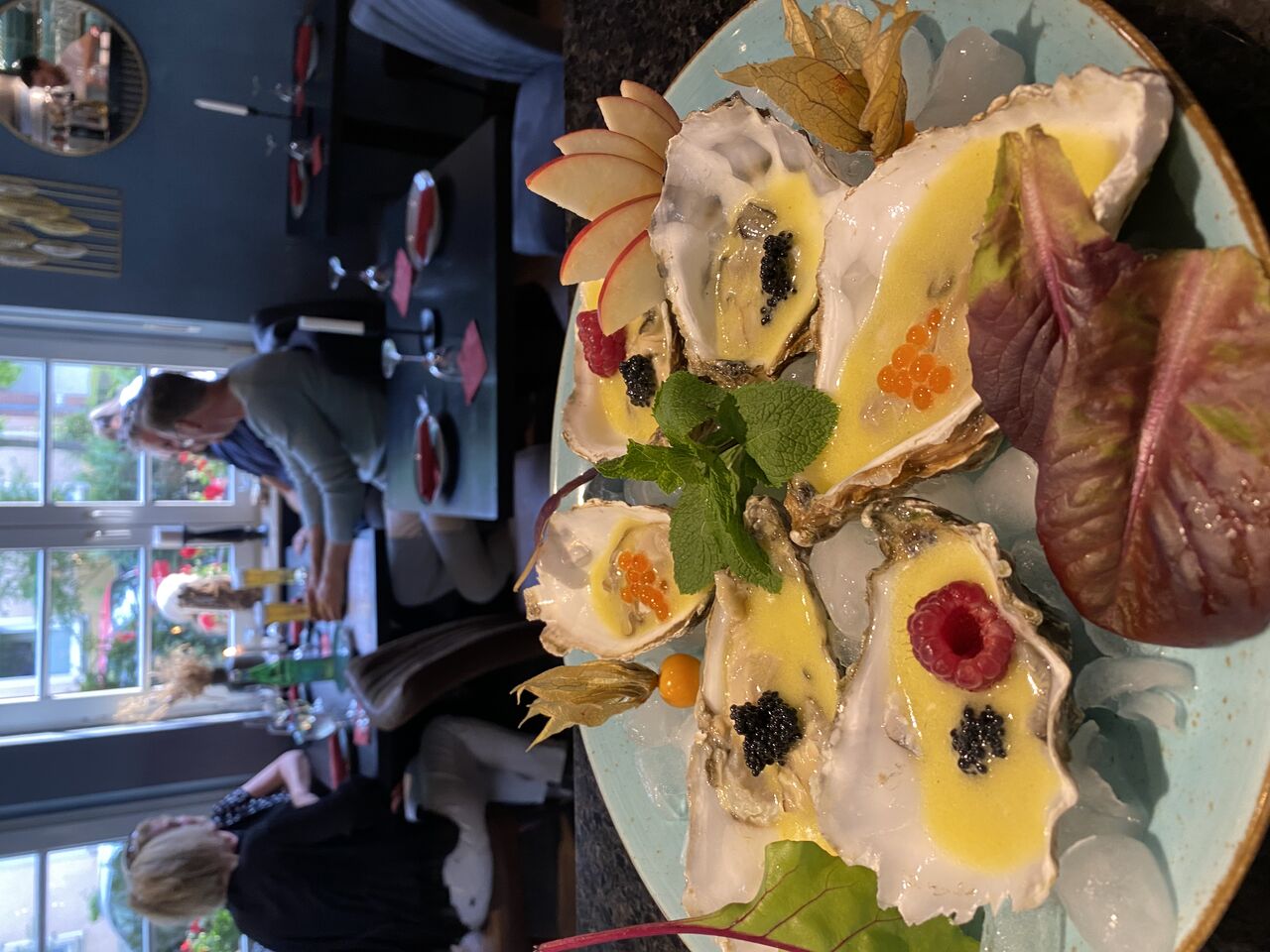 Frische Austern mit Zitronencreme