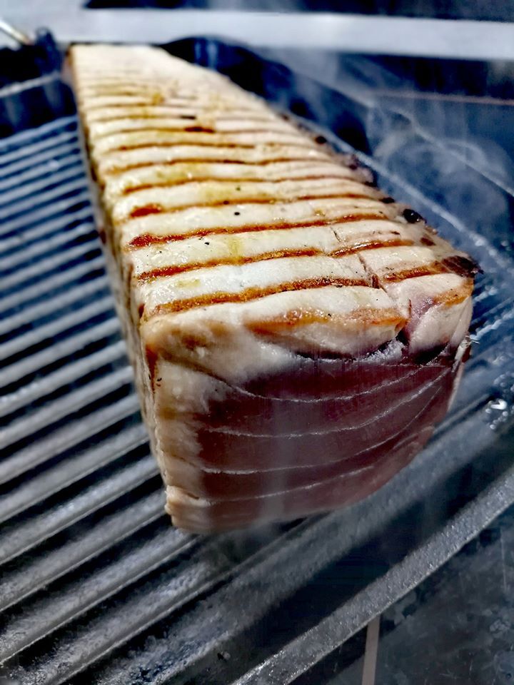 Tataki de thon rouge en préparation 